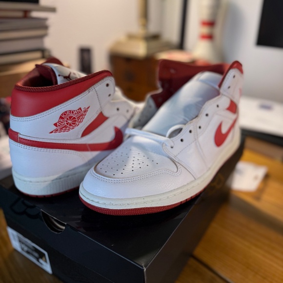 BRAND NEW - AIR JORDAN 1 MID SE - WHITE/LOBSTER-DUNE RED-SAIL -BLUE LACES - NIKE main image 9